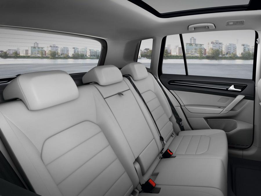  Volkswagen Golf Sportsvan Concept 2013 года  (фото 14 из 14)